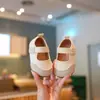 Sapatos de Caminhada para Bebês 2026 Estilo Novo Primavera e Outono Pequenos Sapatos de Couro Sapatos de Princesa para 1-3 Anos Bebê Antiderrapante Solado Macio Sapatos Casuais
