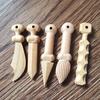 Artesanías de madera madera de durazno claro cuchillo pistola palo bolígrafo espada tallado accesorios artesanías de madera DIY