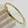 Pulsera Transfronteriza Estilo Retro Ins de Acero de Titanio con Borde Ancho Lleno de Diamantes, Trébol de Cuatro Hojas Chapado en Oro de 18K y Circonita, Pulsera que No se Desvanece