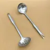 Cuchara de Sopa de Acero Inoxidable con Cuchara Perforada para Servir Gachas y Arroz, Espumadera Pequeña para Olla Caliente, Cuchara Grande de Mango Largo para el Hogar, Venta al por Mayor desde el Fabricante
