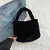 Bolso de mano de felpa estilo occidental, sencillo, estilo coreano, para principios de primavera 2024, nuevo y versátil, bolso de mano para hombro y axila.