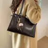 Bolso de Hombro Único de Gran Capacidad Casual Simple Moda para el Trabajo y el Viaje Bolso Tote de Moda Tendencia Otoño 2025 para Mujer