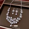 Pendientes Colgantes y Collar de Flor de Perla Incrustada de Diamantes Estilo Francés, Cadena para Suéter de Lujo Ligero Estilo Corte, Exquisito Set de Joyería Versátil