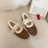 Sapatos de inverno de pelúcia sem cadarço com sola reta 2026 sola sapatos de algodão tamanho grande sapatos femininos com forro de fleece adicional sapatos de feijão novo estilo feminino usar grosso