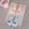 Zapatos de Princesa para Niñas 2026 Primavera Nuevo Estilo Zapatos Pequeños de Cuero para Niños Zapatos de Cristal para Niñas Pequeñas Planos Suela Suave Zapatos para Bebés