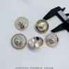 Jaqueta corta-vento de terno Outwear Moda Outwear Botão 23mm Botão de Metal High-End Cabeça de Leão Britânica