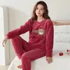 Novo conjunto de pijama de flanela com gola redonda, apresentando um corte solto, design fofo de desenho animado e um estilo simples, perfeito para o calor do inverno e pode ser usado como roupa de casa.