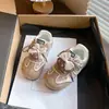 Tênis Fashion Infantil 2026 Primavera e Outono Novo Estilo Meninas Coelhinho Fofo Estampa Floral Tênis Esportivo para Bebês