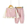 Conjunto de Tres Piezas para Niña de Primavera y Otoño: Chaleco Rosa, Moño de Encaje, Pantalones de Pierna Ancha, Elegante Conjunto Infantil