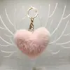 Pingente Chaveiro de Carro em Formato de Coração Bola de Pelúcia Fofa Pingente de Bolsa Formato de Coração Presente de Aniversário para Mulheres