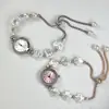 Reloj para Niñas con Hilo de Cuentas Rojas, Diseño Original, Alto Valor Estético, Temperamento Artístico, Reloj Pulsera de Gato y Manzana para Estudiantes