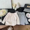 Nueva colección otoño 2026: Elegante camiseta de manga larga estilo coreano con cuello, perfecta como capa base versátil para niñas