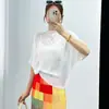 Traje de diseño de dos piezas Miyake Verano 2024 para mujer, top de manga corta murciélago con cuello redondo Elapor, falda de bloques de color arcoíris
