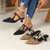 Sapatos de Dedo Apontado de Couro Macio com Salto Bloco de Design Novo e Exclusivo para Mulheres Verão Elegante Banquete Madura Bico Fechado Recorte Salto Alto