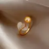 Estilo retro francés, sensación de lujo ligero y alta gama, collar de perlas en forma de corazón, aretes versátiles simples y únicos, exquisito juego de joyería