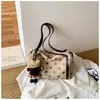 Bolsa de Axila Retro Francesa com Bolinhas Feminina 2026 Nova Bolsa de Ombro Único Simples Elegante para o Dia a Dia de Alto Valor Nicho