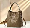 2026 Bolso Cubo Nuevo Estilo Coreano Patrón Tejido Simple para Mujer, Bolso Tote de Gran Capacidad para el Trabajo, Bolso de Mano Texturizado y Bolso Cruzado