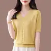 Camiseta de Seda de Amora Fina com Gola V de Tricô de Seda Gelada de Manga Curta, Estilo Novo 2026 para Mulheres, Caimento Solto, Emagrecedora, Top para Mãe