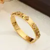 Novo Braceletes de Kaleidoscópio de Trevo de Quatro Folhas da Moda Europeia e Americana Banhado a Ouro 18K Cravejado com Diamantes Estilo Versátil