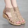 Sandálias Romanas de Couro Macio para Mulheres, Novo Estilo Verão 2026, Sapatos Mãe com Solado Macio, Sandálias Femininas Fashion para Uso Externo, Sapatos Femininos com Salto Plataforma