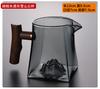 Escritório transparente preto vidro justo copo fundo vista montanha chá mar chá lado barra de madeira vidro boca pontiaguda uniforme copo