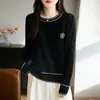 Otoño Temprano 2025 Nuevo Suéter de Lana Peinada Cuello Redondo Manga Larga para Mujer con Bloques de Color y Flor Bordada Camiseta Base