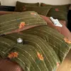 Manta con Estampado de Leopardo Maillard de Piel de Conejo Juego de Cuatro Piezas Invierno Engrosado Cálido Sábana Bajera y Funda de Edredón de Terciopelo de Leche Ropa de Cama