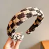 Diadema de Borde Ancho para Otoño e Invierno Estilo Coreano para Mujer Diadema Alta para la Parte Superior de la Cabeza Hace que la Cara Parezca Más Pequeña Sensación de Alta Calidad Pinza para el Cabello Accesorios para el Cabello Antideslizante Pinza para el Cabello Goma para el Cabello