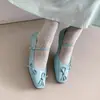 Em Estoque~Sapato Mary Jane Feminino Bico Quadrado Laço Estilo Suave 2025 Novo Estilo Salto Baixo Tira com Fivela Sapatos Baixos