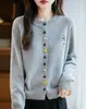 Cardigan Bordado Redutor de Idade Novo Outono e Inverno 2025 Feminino Gola Redonda Solto Manga Longa Colorido Botão Casaco de Tricô Top Moderno