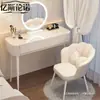 Tocador blanco sencillo para dormitorio, tocador moderno minimalista para apartamento pequeño, tocador de maquillaje calmante estilo wabi-sabi crema de lujo ligero