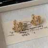 Brincos Stud S925 Banhados a Ouro Cobre com Cravejamento de Diamantes, Estilo Francês Luxo Leve Retro High-End Brilhantes para Mulheres, Acessórios de Orelha Elegantes