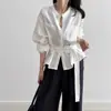 Elegante camisa de estilo europeo de manga larga holgada con cinturón, nueva colección otoño 2026, camisa entallada a la cintura para atuendos de moda para damas