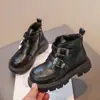 Botas com Fivela para Crianças 2025 Outono e Inverno Nova Moda Versátil Botas Curtas para Meninos Botas Casuais de Couro para Meninas Estudantes