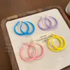 Novedoso Estilo Resort Costero Moda Única Pendientes de Aro Accesorios Color Dopamina Aro Liso Pendientes Grandes para Mujer Venta al por Mayor