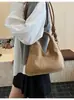 2025 Bolso Nuevo Transfronterizo Bolso de Hombro Mate Estilo Simple para Mujer Bolso Triángulo para Mujer Color Sólido Bolso de Mano Casual