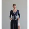 Top de manga larga para mujer Lil's, elegante, color azul marino con contraste, cuello redondo, diseño de dos piezas simulado y tirantes de corbata, camiseta de otoño
