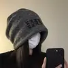 Gorro Cinza Casual Despojado para Mulheres, Estilo Japonês para Outono e Inverno, Chapéu Versátil que Faz o Rosto Parecer Menor, Touca Quente para Circunferência Craniana Grande