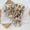 Pañuelo Cuadrado Floral Vintage Estilo Japonés Versátil Primavera y Verano Artístico Fresco Pequeño Pañuelo de Algodón Pañuelo Decorativo Delgado de Seda para Mujer