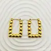 Moda Europea y Americana Pendientes de Acero Inoxidable Temperamento Dorado Versátiles Sensación de Alta Gama Resistentes al Color Retro Nicho Pendientes de Botón Adornos para Orejas