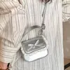 Venta al por mayor transfronteriza Bolsos exquisitos pequeños para mujer 2026 Nueva moda Bolsos de hombro de alta gama Bolsos cruzados versátiles y modernos