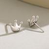 Pendientes de corona de plata de ley s925 para mujer, diseño de nicho, ligeros, de lujo, combinables, joyería coreana popular en internet.