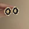 Pendientes de borlas de perlas y flores de lujo con luz de aguja plateada, pendientes de diseño de moda de nicho, pendientes de hada súper versátiles y de alto sentido.