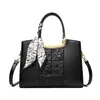 Bolso Nuevo para Mujer con Pañuelo de Seda Bolsa de Regalo de Boda Nuevo Estilo Chino Bordado Estilo Nacional Bolso de Hombro para el Trabajo Bolso Cruzado