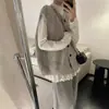 Colete de tricô vintage de botão único estilo francês para mulheres, novo suéter em camadas outono e inverno 2026, top de outer wear soltinho