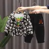 Nova Jaqueta Cardigan Estampada de Urso para Bebê Menina Outono + Calça Jeans Casual Conjunto de Três Peças Primavera e Outono