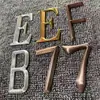 Placas de porta com letras 3D maciças de aço inoxidável feitas sob medida com designações numéricas, latão 3D escovado de precisão.