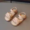 Sandálias Infantis 2024 Verão Novo Tecidas Abertas Sapatos de Princesa Sapatos para Crianças Pequenas e Médias Tendência