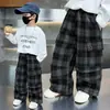 Calças de Trabalho Xadrez para Meninos Primavera e Outono 2026 Outono Novo Estilo Coreano Cool Bebê Casual Calças Longas Calças de Perna Larga