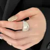 Anillo Sencillo de Superficie Brillante Temperamento Anillo de Dedo Abrible Geométrico Elegante Personalidad Femenina Versátil Apilable Estilo ins Anillo para Dedo Índice Moderno